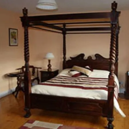 Tom & Eileen's Farm Hotel 5*